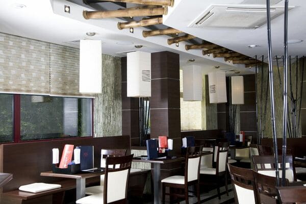 Рулонные шторы для ресторана